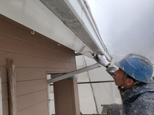 付帯部は外壁や屋根と同じように雨風や紫外線にさらされているため、定期的な塗装が必要になります。